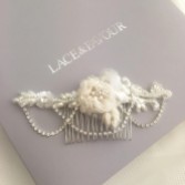 Zdjęcie: Wstążka do włosów Elsie w stylu vintage z motywem kwiatowym i kryształkami