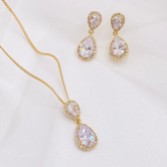 Fotograf: Zara Gold Teardrop Kristall Hochzeitsschmuck Set