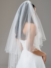 Photograph: Atlanta - Voile à deux étages avec bord festonné et perles, avec gouttes de cristal