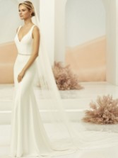 Photograph: Bianco Ivory Single Tier Cut Edge Cathedral Veil with Lace Train S371