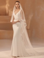 Photograph: Bianco Ivory Two Tier Lace Edge Chapel Length Veil S455