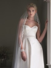 Photograph: Joyce Jackson Beauty Single Tier Scalloped Lace Edge Veil
