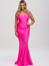 Fotograf: Linzi Jay V-Ausschnitt Satin Jersey Passendes Ballkleid