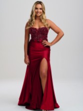 Fotografia: Linzi Jay Vestido de baile cor de vinho, sem alças, com espartilho de contas e fenda