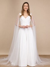 Fotografia: Perfect Bridal Capas para os braços em tule cor de marfim com pérolas espalhadas