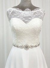 Fotografía: Perfect Bridal Cinturón para vestido de novia «Sadie Floral» de cristal ópalo