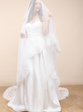 Photograph: Perfect Bridal Ivory Single Tier Lace Edge Cathedral Veil