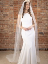 Zdjęcie: Perfect Bridal Jednoprzewiewny welon katedralny w kolorze kości słoniowej z perłową lamówką