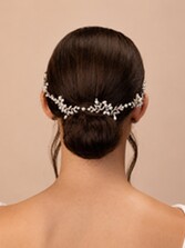 Fotografía: Perfect Bridal Silver Pearl Embellished Crystal Bridal Hair Vine