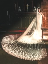 Fotografia: Perfect Bridal Véu de catedral em marfim, de uma camada, com flores 3D ricamente decoradas