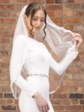 Fotografía: Perfect Bridal Velo corto de encaje con cordones estrechos, de una sola capa, color marfil