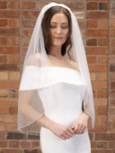 Fotografía: Perfect Bridal Velo corto de una sola capa en color marfil con bordes de perlas y cristales