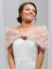 Fotografia: Stola da sposa in piume di colore rosso scarlatto