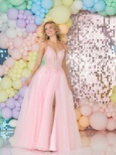 Photograph: Tiffanys Sabina Robe de bal de fin d'année rose pâle