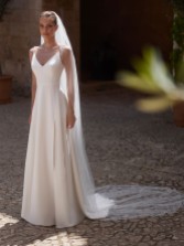 Fotografía: Velo de novia tipo catedral de tul con purpurina, de una sola capa, en color blanco marfil y con borde de cuentas de cristal S521