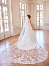 Fotografía: Velo de una sola capa en color marfil blanco con flores en 3D, largo real, modelo S550
