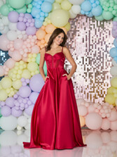 Fotografía: Vestido de gala «Danielle Red» de Tiffany