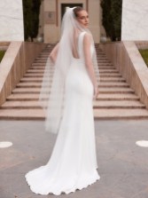 Photograph: Voile en tulle pailleté blanc ivoire, longueur valse, orné de perles et de cristaux S555