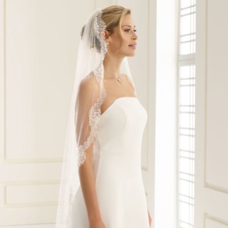 Bianco Single Tier Fine Lace Edge Fingertip Veil S197