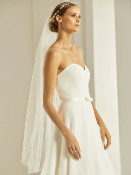 Bianco Ivory Plain Single Tier Fingertip Veil with Cut Edge S303