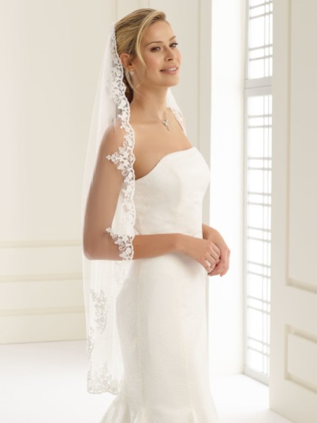 Bianco Single Tier Delicate Beaded Lace Edge Fingertip Veil S192