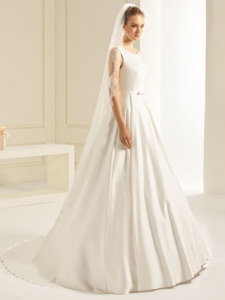 Bianco Single Tier Fine Lace Edge Full Length Veil S242