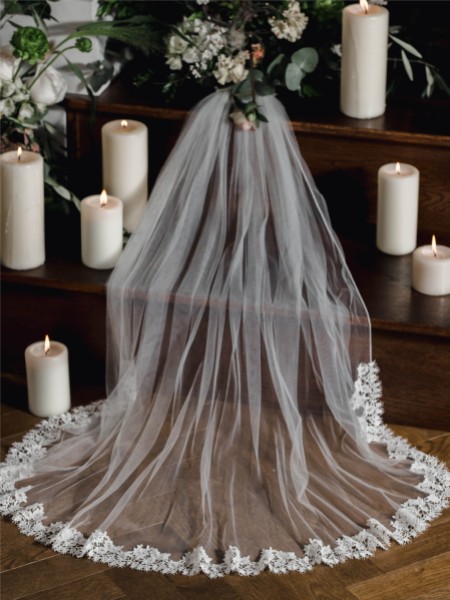 Linzi Jay Single Tier Semi Lace Edge Bridal Veil LA555