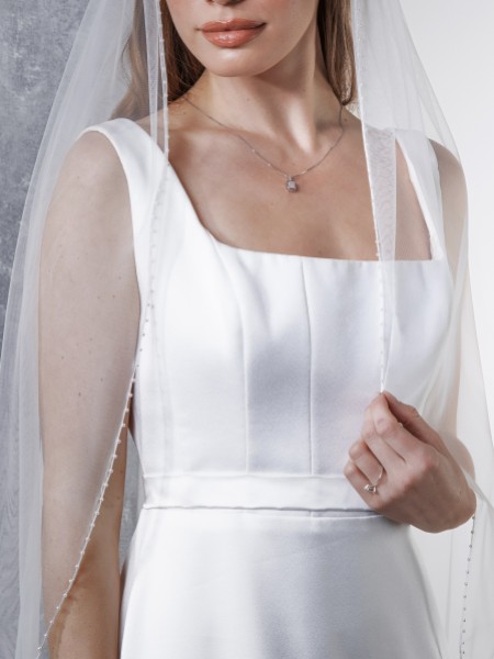 Rainbow Club Hydrangea Ivory Single Tier Pearl Edge Fingertip Veil