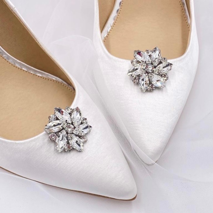 Adornos para zapatos con forma de flor de cristal plateado