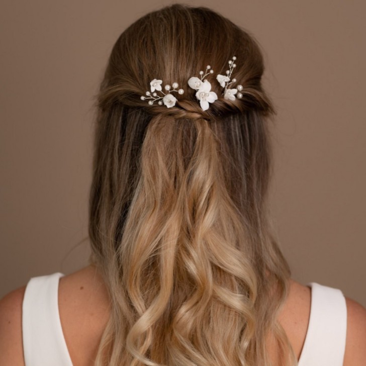Arianna Flores de porcelana brilhantes e ganchos de cabelo com pérolas ARP745