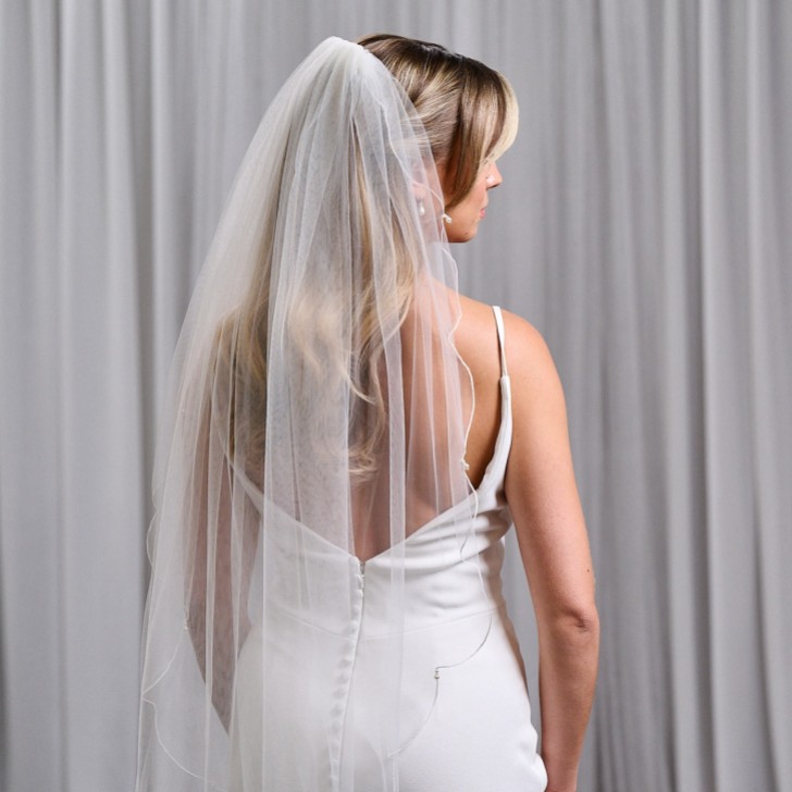 Baltimore Ivory Single Tier Scalloped Edge Veil with Pearl Drops (voile à bord festonné avec des gouttes de perles)