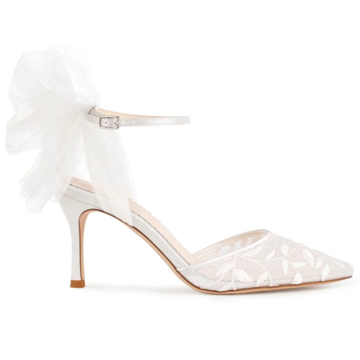 Bella Belle Sapatos de salto alto com tiras no tornozelo em renda floral cor de marfim e laços de tule