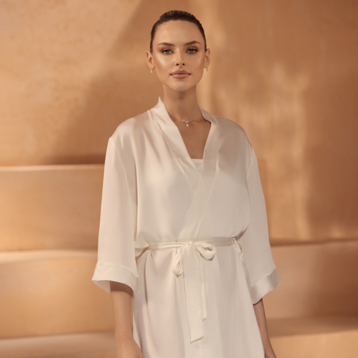 Bianco Elfenbein Satin 3/4 Länge Ärmel Brautmantel E439