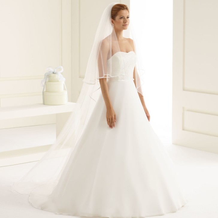 Bianco Elfenbein zwei Etagen Satin Rand Kapelle Schleier S208