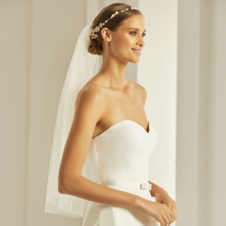 Bianco Ivory Plain Single Tier Elbow Length Veil with Cut Edge S302