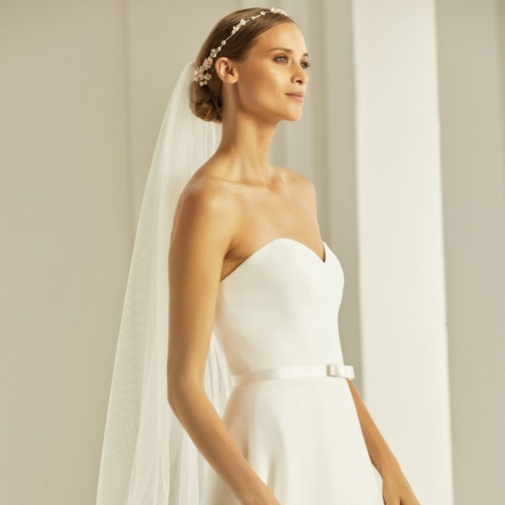 Bianco Ivory Plain Single Tier Fingertip Veil with Cut Edge S303