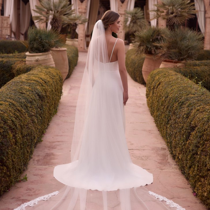 Bianco Ivory Single Tier 3D Flower and Lace Royal Length Veil S533