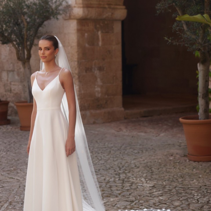 Bianco Ivory Single Tier 3D Flowers Chapel Veil S501