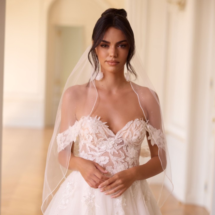 Bianco Ivory Single Tier Glitter Tulle Fingertip Veil with Glass Bead Edge S548