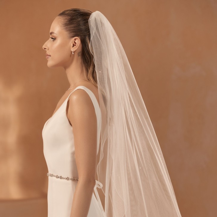 Bianco Ivory Single Tier Scattered Pearl Fingertip Veil with Corded Edge S475