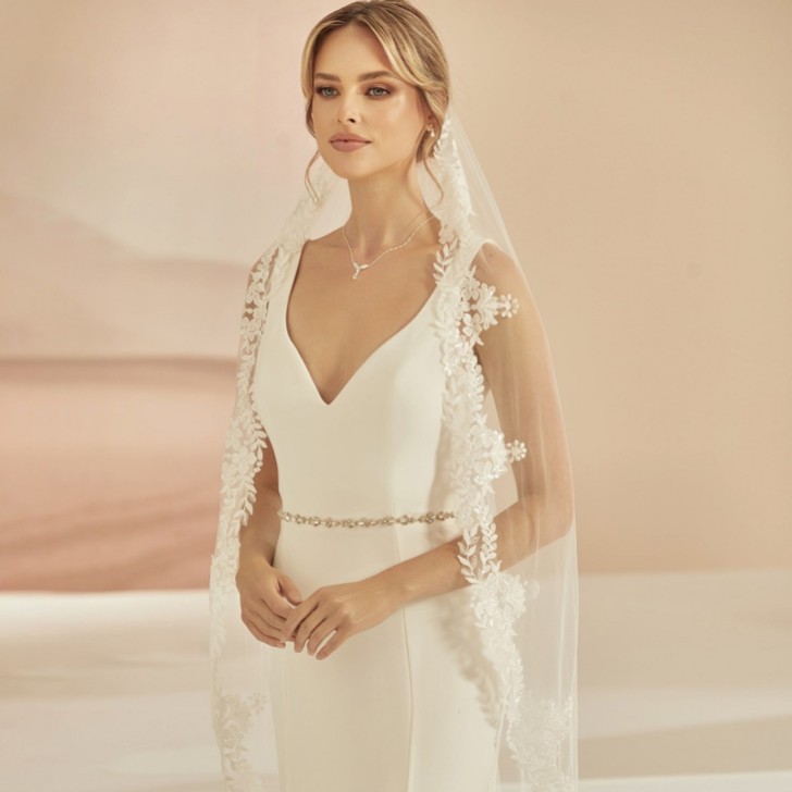 Bianco Ivory Single Tier Sequinned Floral Lace Fingertip Veil S412