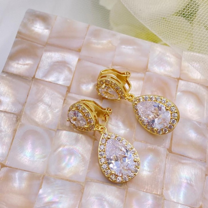 Brincos de casamento Celeste com fecho de clip, adornados com cristais dourados