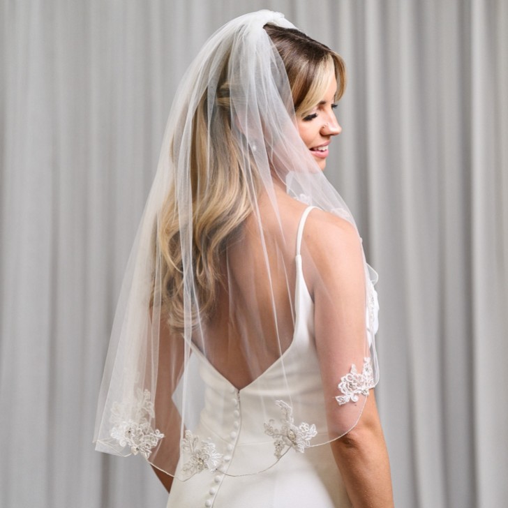Carlisle Ivory Single Tier Scalloped Edge Veil with Lace Appliques