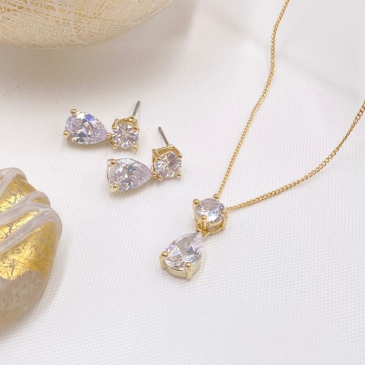 Conjunto de joias de casamento Cleo Gold com zircónia cúbica em forma de lágrima