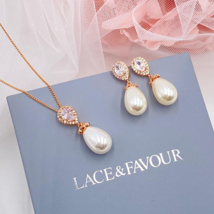 Conjunto de joias de noiva Paloma em ouro rosa com pérolas em forma de lágrima