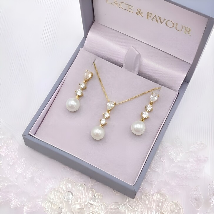 Conjunto de joyas «Celine Gold» con tres cristales y una perla colgante