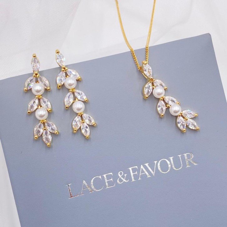 Conjunto de joyas nupciales Amalia Gold con circonitas y perlas
