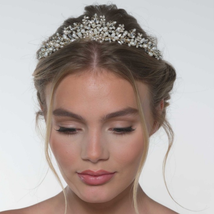 Diadema de hojas de cristal dorado de acacia y perlas de agua dulce