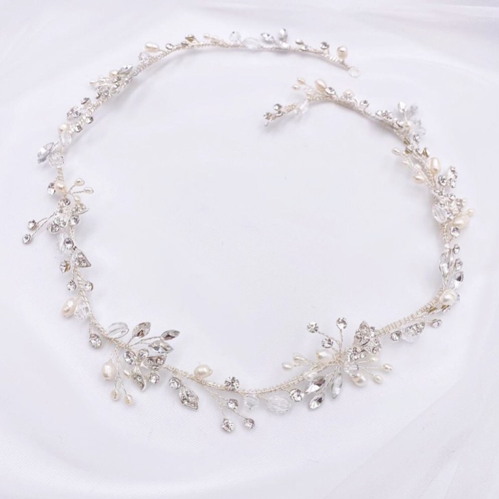 Diadema de plata con perlas de agua dulce y cristales de Roxanne Long