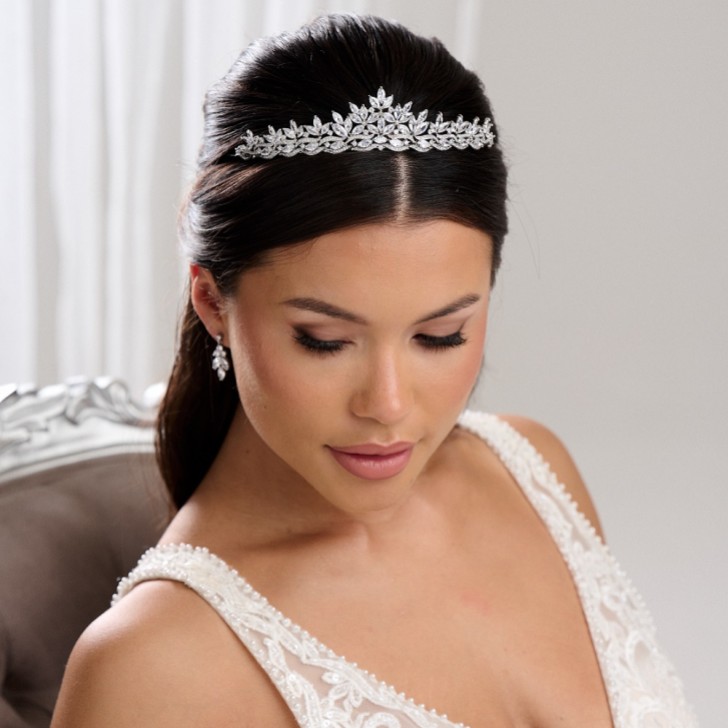 Diadema nupcial clásica «Debutante» con circonitas